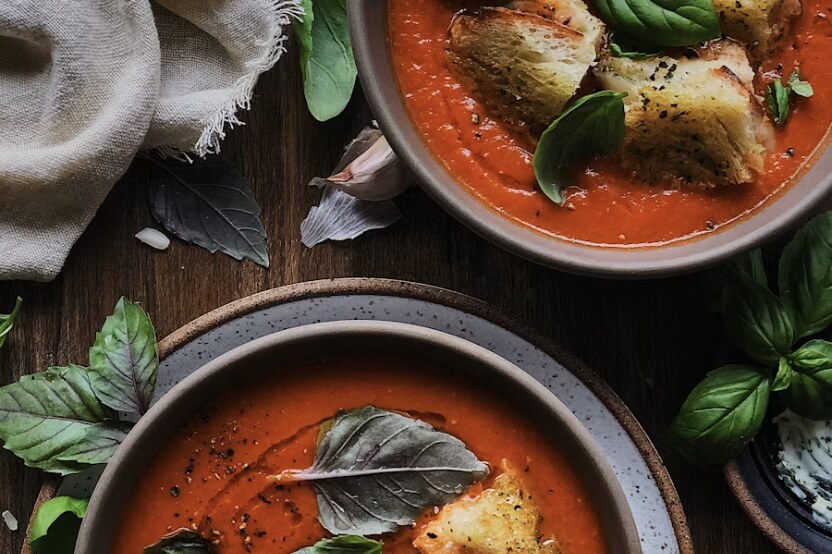Mehr über den Artikel erfahren Tomatensuppe mit Toastwürfeln